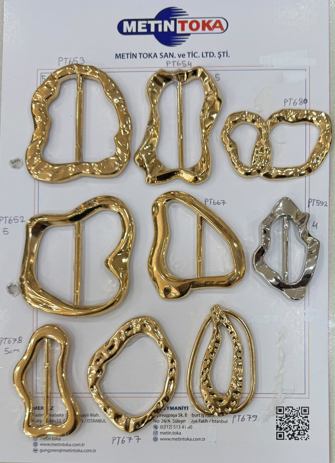 Cartes d’échantillons — boucles métallisées asymétriques