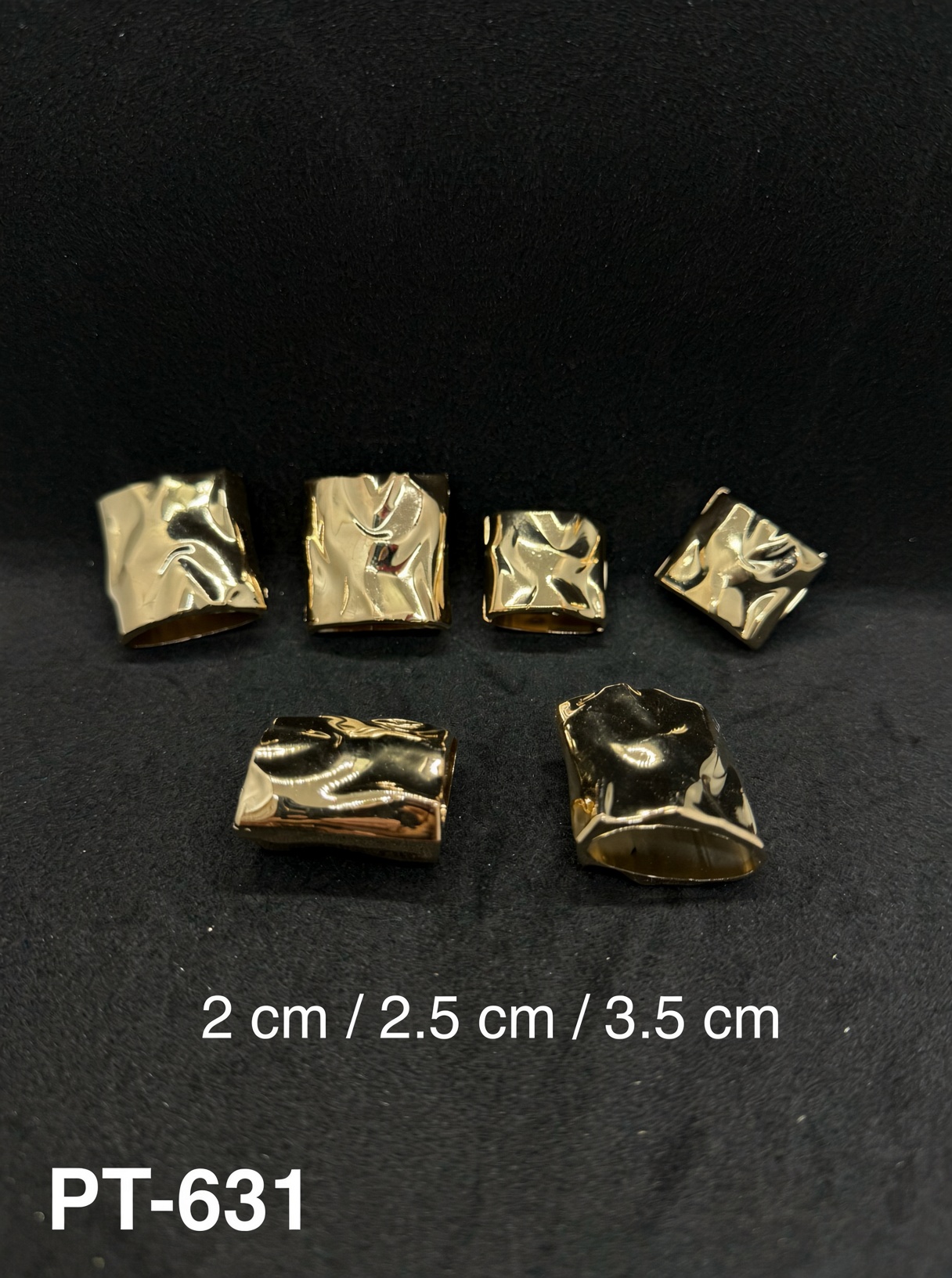 إكسسوارات أوشحة مطلية بمظهر معدني